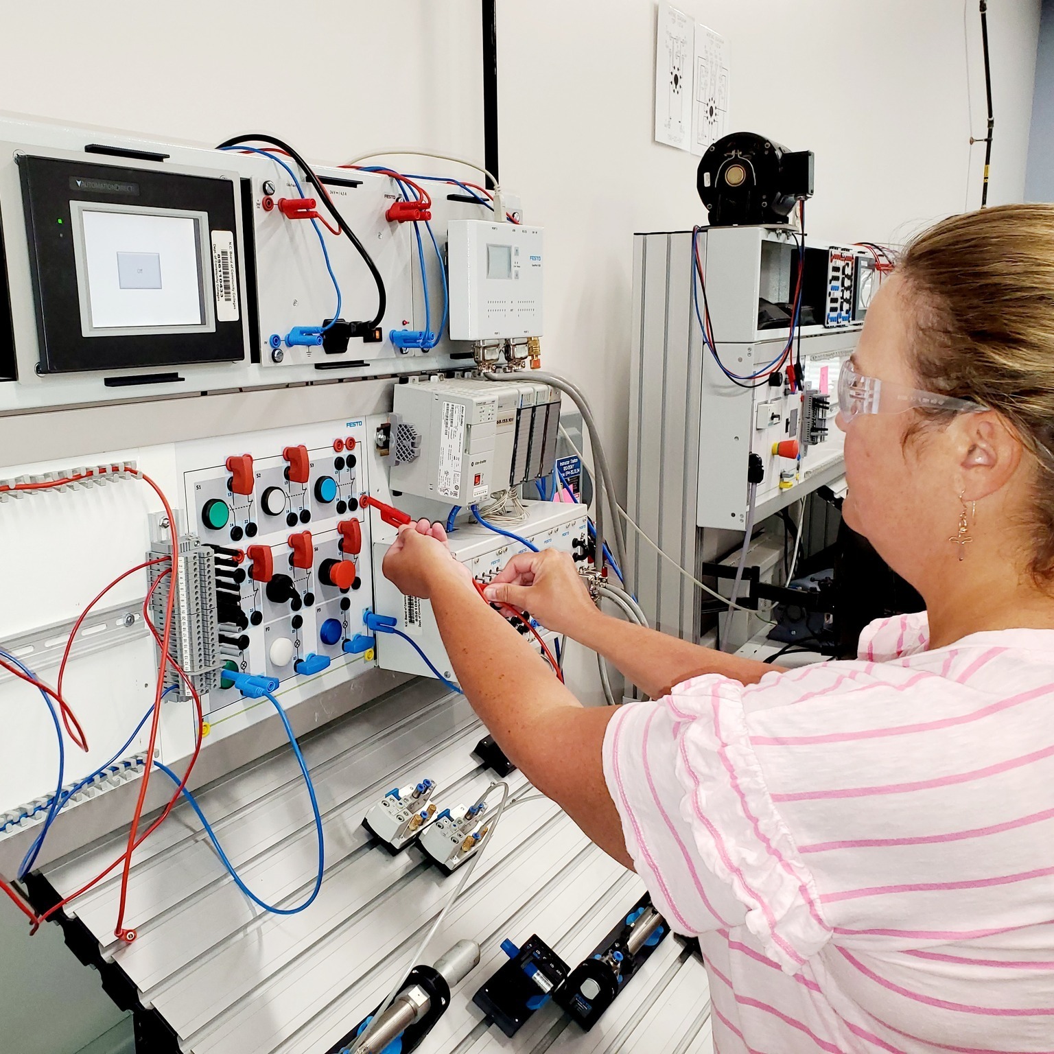 Sarah Jones working at her Nash Community College externship