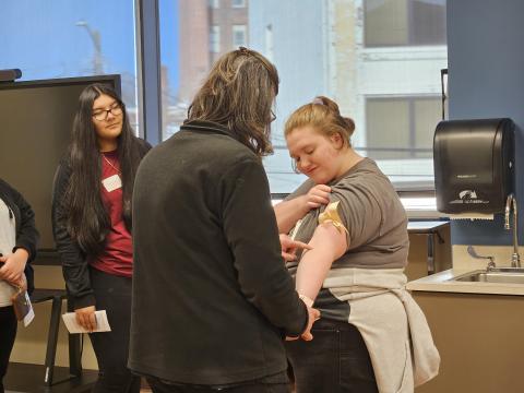 Students witness hands-on demonstration from nutritionists